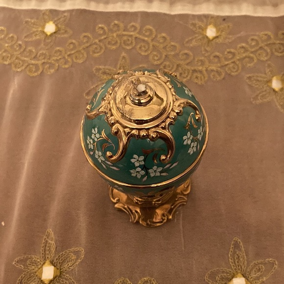 TFM The Franklin Mint Faberge Porcelain Musical Egg Jasmine Crafted in Thailand - Picture 3 of 7